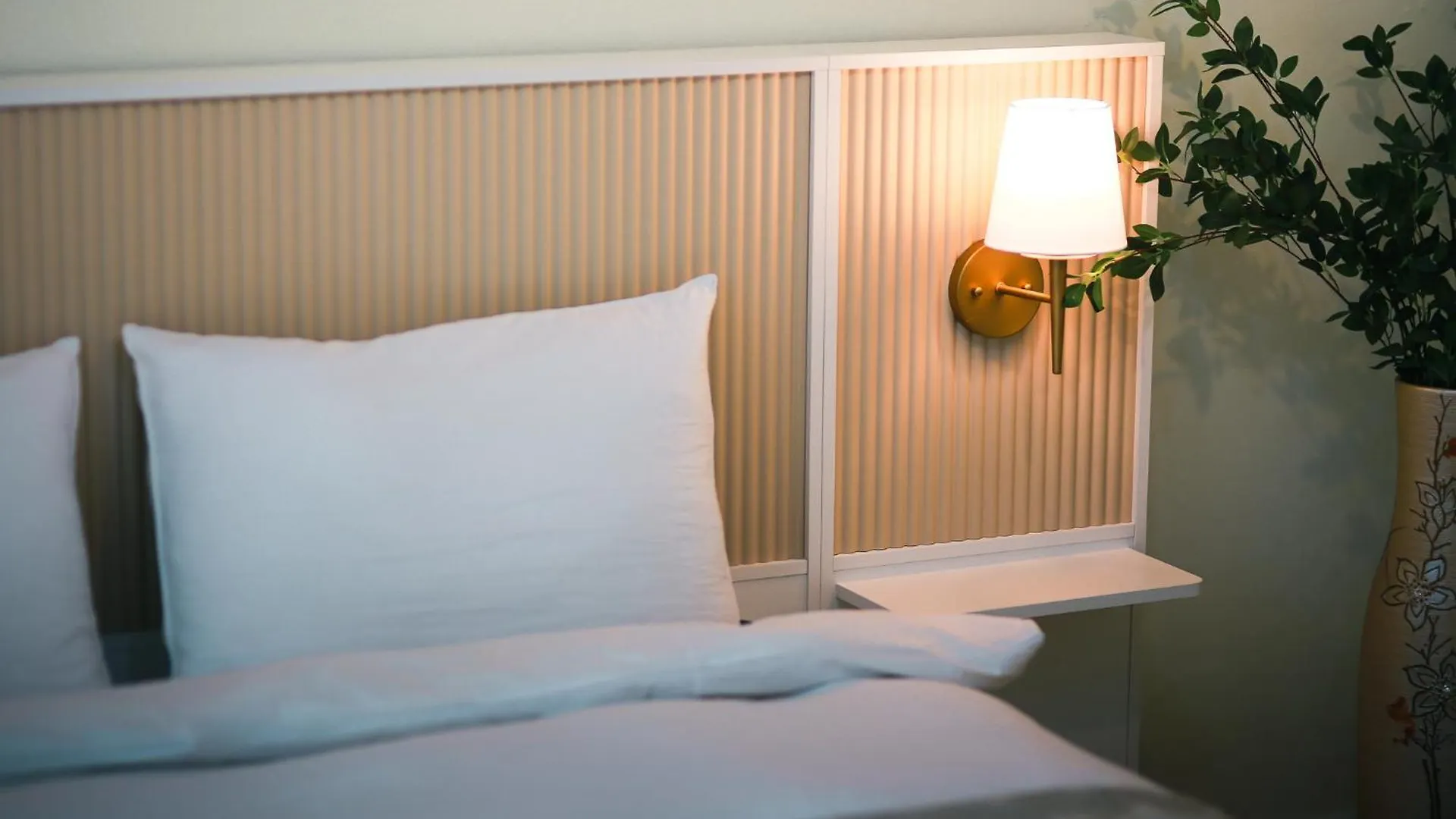 Travel And Live In A Sunny House Up To 10 Hongdae Apartment Seoul South Korea