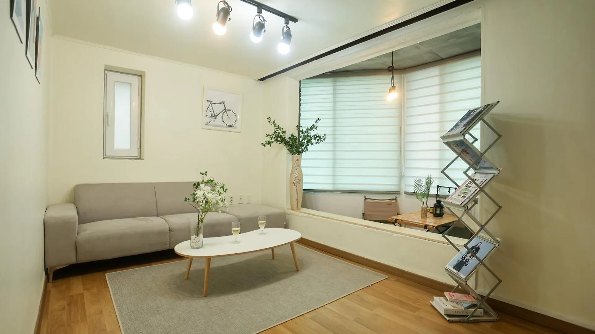 Travel And Live In A Sunny House Up To 10 Hongdae Apartment Seoul