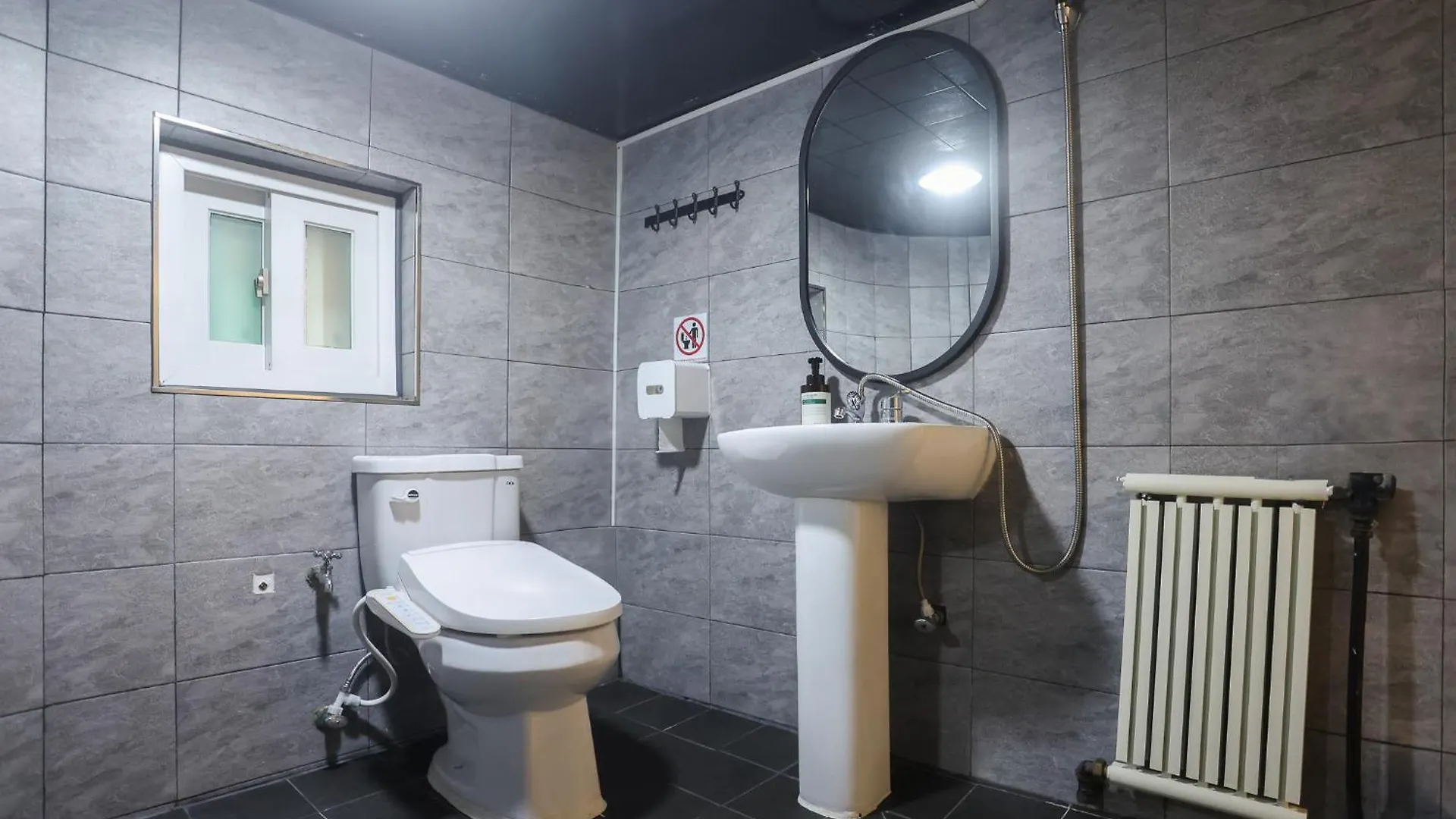 Travel And Live In A Sunny House Up To 10 Hongdae Apartment Seoul
