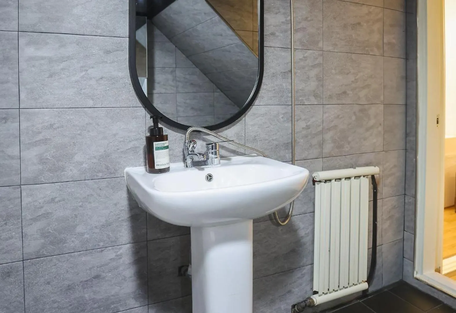 Travel And Live In A Sunny House Up To 10 Hongdae Apartment Seoul 0*,  South Korea