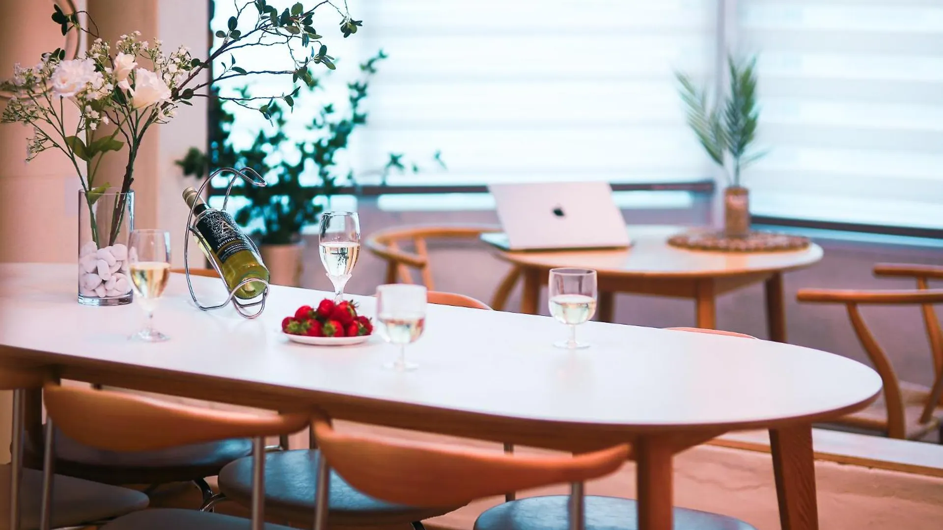Travel And Live In A Sunny House Up To 10 Hongdae Apartment Seoul