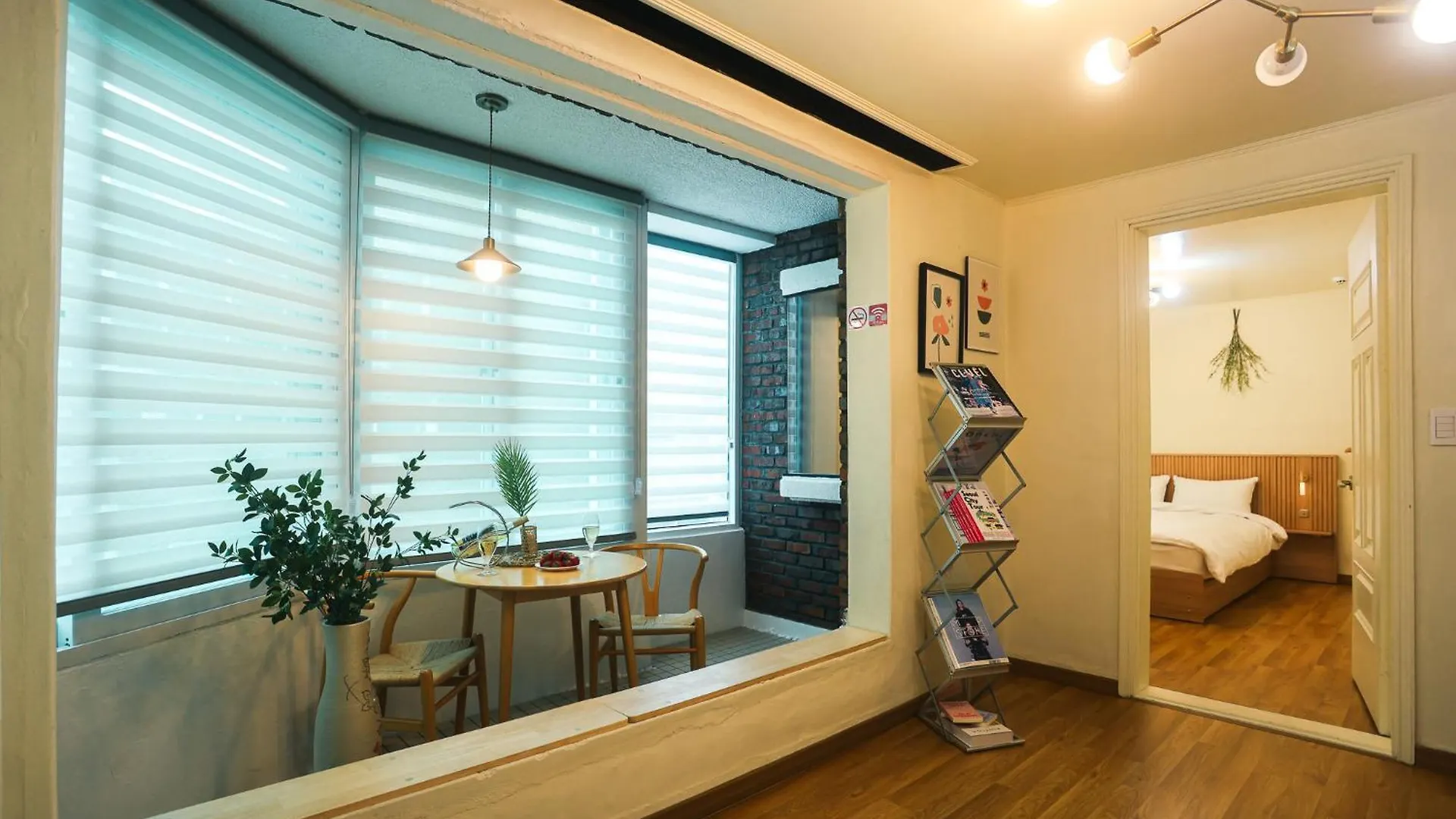Travel And Live In A Sunny House Up To 10 Hongdae Apartment Seoul