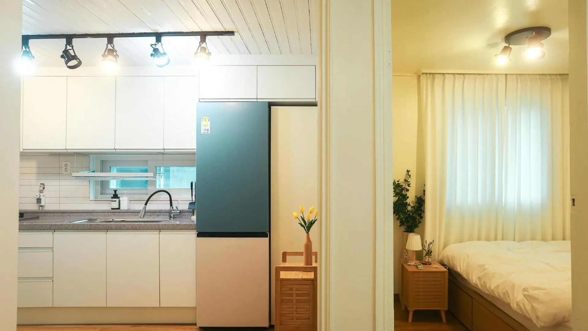 Travel And Live In A Sunny House Up To 10 Hongdae Daire Seul