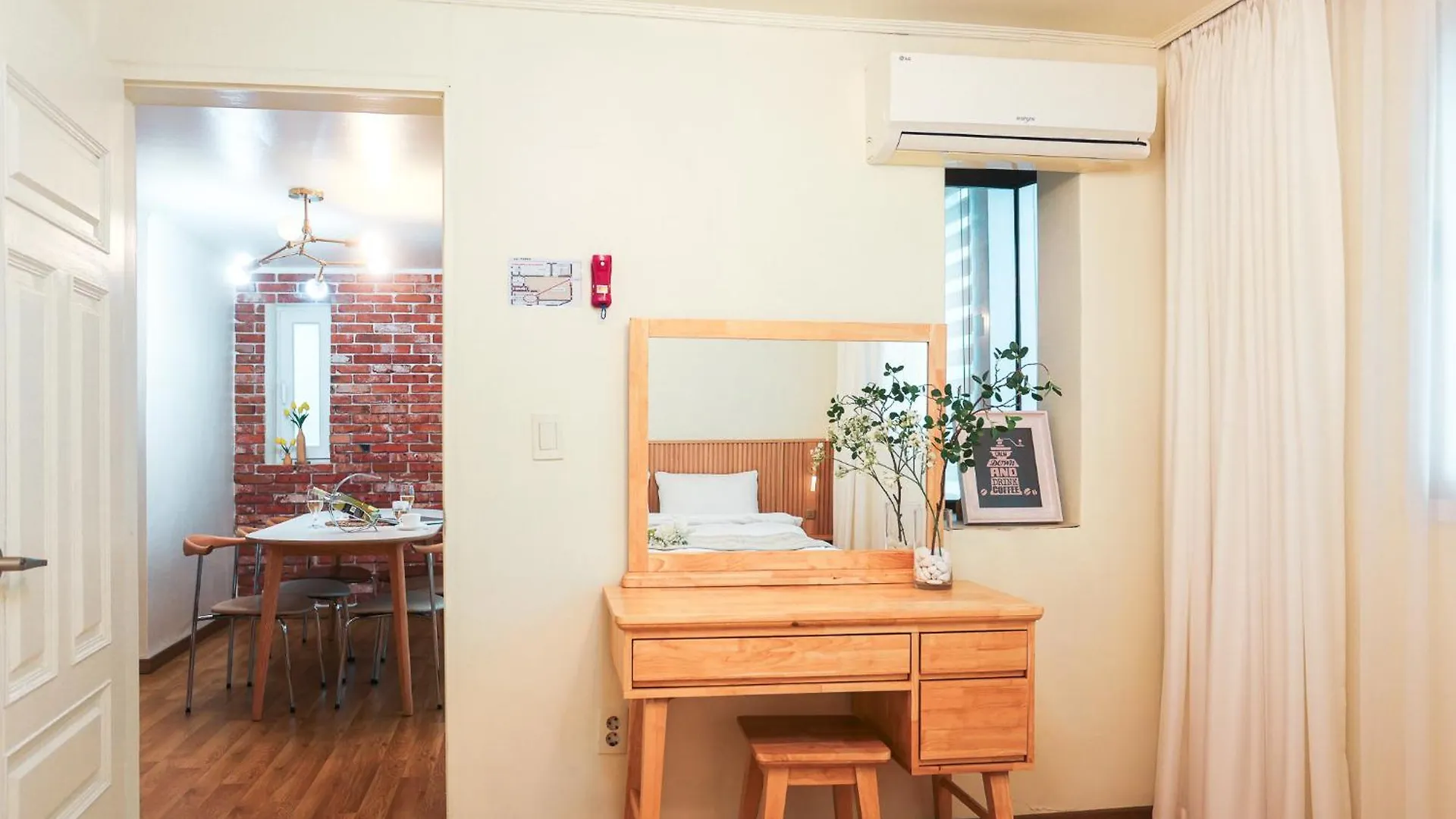 Travel And Live In A Sunny House Up To 10 Hongdae Apartamento Seul