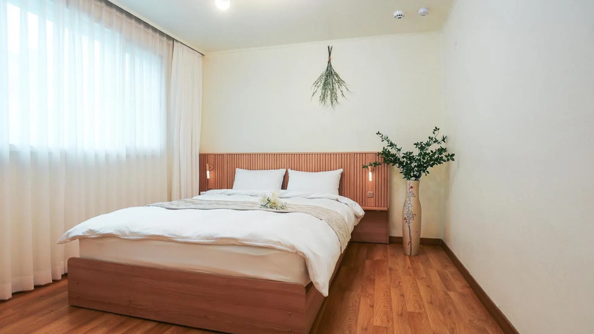 Travel And Live In A Sunny House Up To 10 Hongdae Apartamento Seul